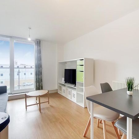 Free Parking - Two Bed Apartment By London Docklands Exterior photo